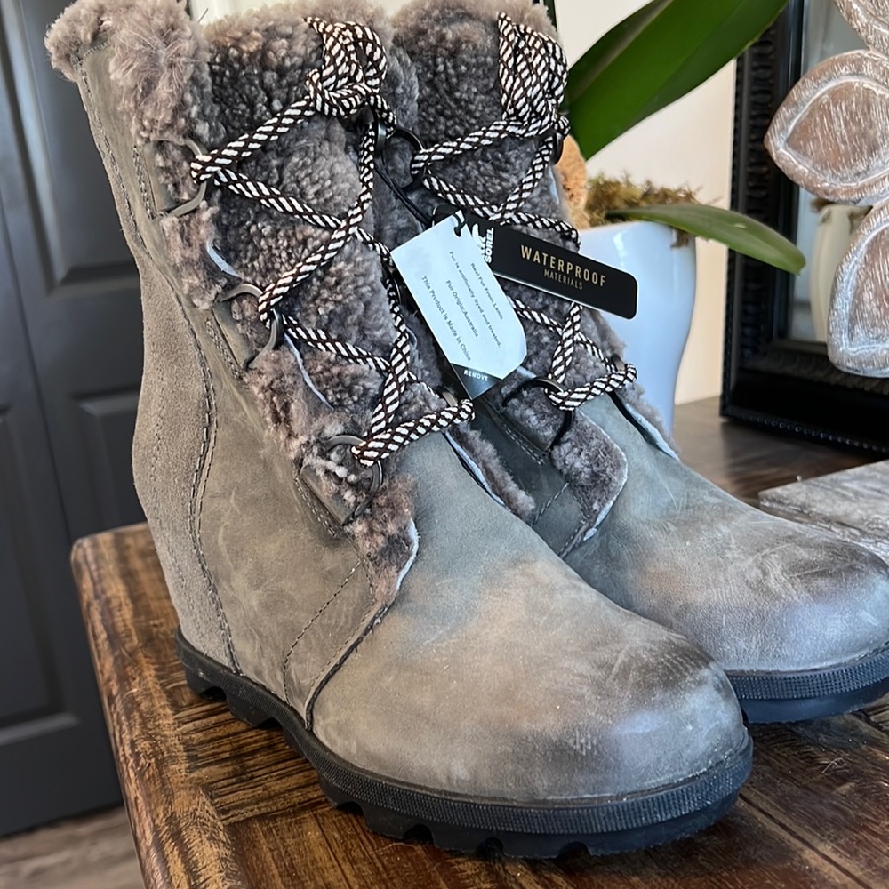 Joan of Artic Wedge II